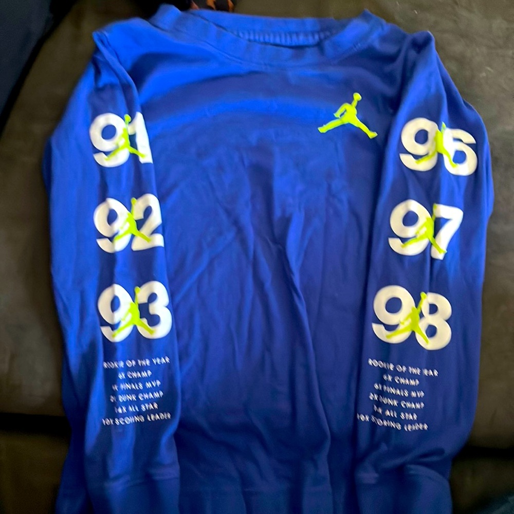 Size 7 boys Jordan long sleeve